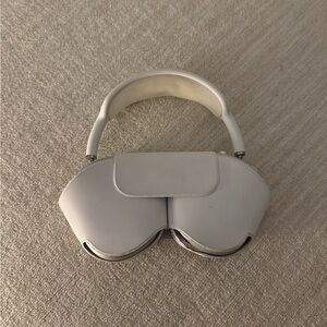 Apple Airpods Max with charging case